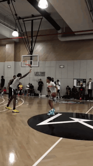 每体：巴萨内部对亚马尔每次客场都成为“头号公敌”感到担忧（每体：巴萨内部担忧亚马尔在客场场场沦为众矢之的）