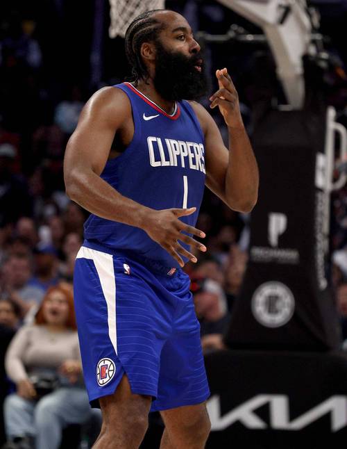 精彩，皇马女足前锋琳达-凯塞多打入一记马拉多纳式进球（皇马女足前锋琳达-凯塞多上演马拉多纳式精彩破门）