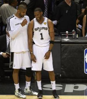 又伤了！巴萨官方：奥尔莫左肩脱臼，预计伤缺一个月（巴萨官宣奥尔莫左肩脱臼，预计缺阵一个月）