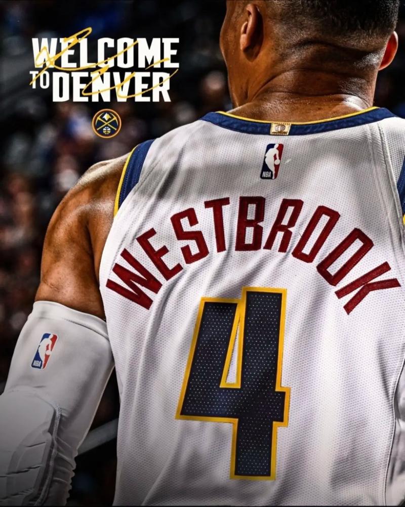 球迷在训练基地拉横幅支持阿隆索：我们爱你，冠军，振作起来（训练基地球迷举横幅力挺阿隆索：冠军，我们爱你，加油！）